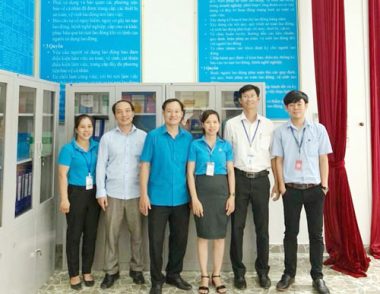 Bình Phước: Tặng Góc bảo hộ lao động cho doanh nghiệp - Ảnh 1. Bình Phước: Tặng Góc bảo hộ lao động cho doanh nghiệp - Ảnh 1.