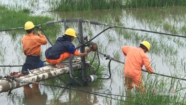 Bão số 6: 2 người bị điện giật, trượt chân chết khi chằng chống nhà