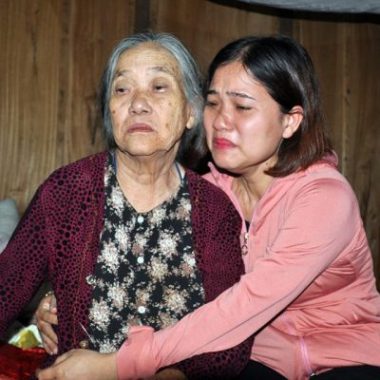 Khóc lạc giọng đám tang cô giáo bị tai nạn không có nổi chiếc áo quan - 6