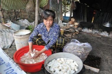 Người mẹ nghèo bán nhà Đại đoàn kết sống lay lắt gầm cầu thang bệnh viện để cứu con trai - 6