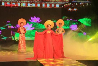 Giới thiệu văn hóa Việt cho du khách quốc tế qua “Áo Dài Show” - Ảnh 20.