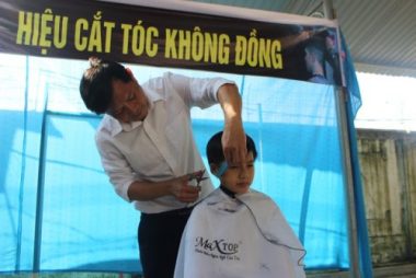 “Hiệu cắt tóc không đồng” dành cho học trò nghèo - 1