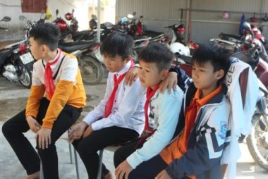 “Hiệu cắt tóc không đồng” dành cho học trò nghèo - 2