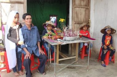 Đau xé lòng người cha nghèo tử vong khi dắt con thơ ra đồng kiếm ăn ngày áp Tết  - 3