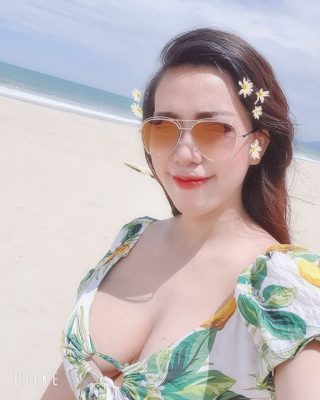 "hot girl nguc khung" tung anh co vu truoc tran u23 viet nam - u23 uae la ai? hinh anh 15