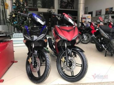 Giá xe máy cận Tết: Cháy Honda SH, không còn xe giao khách - 1