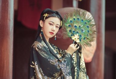 vi hoang hau bao nguoc tan ac nhung van menh lai uu ai ky la hinh anh 3