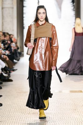 Mũ bóng đèn, áo blazer lửng và loạt xu hướng lên ngôi năm nay Ảnh 6