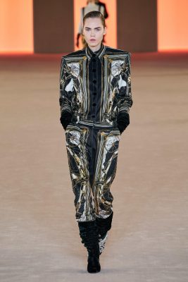 Mũ bóng đèn, áo blazer lửng và loạt xu hướng lên ngôi năm nay Ảnh 10