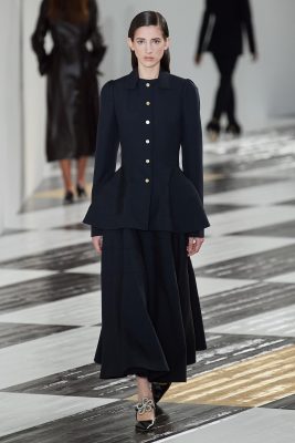 Mũ bóng đèn, áo blazer lửng và loạt xu hướng lên ngôi năm nay Ảnh 13