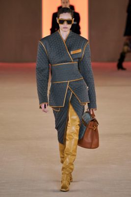 Mũ bóng đèn, áo blazer lửng và loạt xu hướng lên ngôi năm nay Ảnh 8