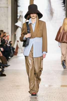Mũ bóng đèn, áo blazer lửng và loạt xu hướng lên ngôi năm nay Ảnh 3