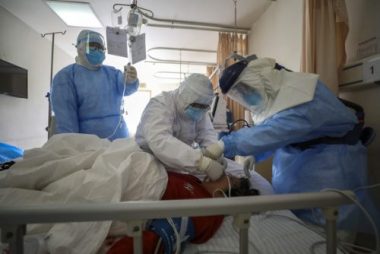 Chuyên gia WHO: Trung Quốc tiếp cận rất hợp lý khi dùng liệu pháp huyết tương - Ảnh 2.