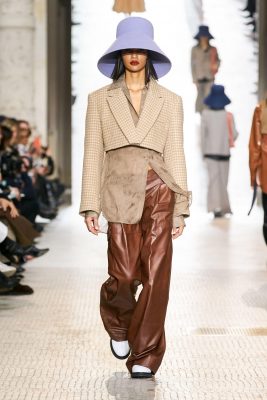 Mũ bóng đèn, áo blazer lửng và loạt xu hướng lên ngôi năm nay Ảnh 2
