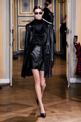 Mũ bóng đèn, áo blazer lửng và loạt xu hướng lên ngôi năm nay Ảnh 20