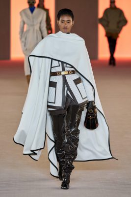 Mũ bóng đèn, áo blazer lửng và loạt xu hướng lên ngôi năm nay Ảnh 9