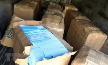 Hà Giang: Khởi tố bị can buôn lậu hơn 186.000 khẩu trang y tế - Ảnh 1.