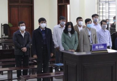 5 cựu cán bộ thanh tra tỉnh Thanh Hóa nhận hối lộ bị tổng cộng 154 tháng tù - Ảnh 1.