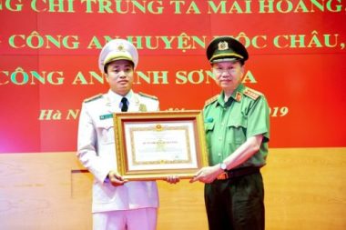 2 Tướng và 1 Trung tá công an được đề nghị phong Anh hùng - 2