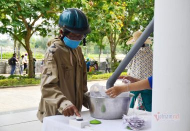 'Có gạo, có trứng tôi mừng lắm'