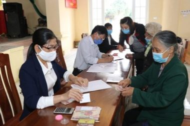 Người hưởng lương ngân sách ít khó hơn khu vực tư nhân - Ảnh 1. Người hưởng lương ngân sách ít khó hơn khu vực tư nhân - Ảnh 1.