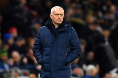 Tottenham rơi khó khăn, Mourinho dễ bay ghế