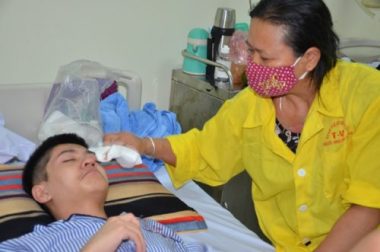 Hoàn cảnh đáng thương của chàng trai một tay dành cơ hội cứu mẹ - 3