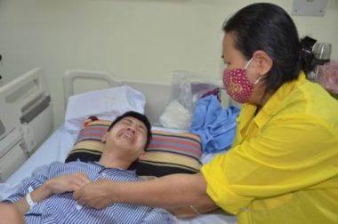 Hoàn cảnh đáng thương của chàng trai một tay dành cơ hội cứu mẹ - 7