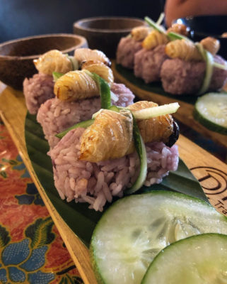 Sushi đuông dừa ngoe nguẩy: Thứ &quot;đặc sản&quot; thách thức những thượng đế nhát gan - Ảnh 6.