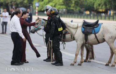 Hình ảnh đoàn kỵ binh diễu hành qua tòa nhà Quốc hội - Ảnh 11.