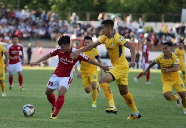 Vòng 6 V-League: Công Phượng thăng hoa, Quang Hải vượt sự cố