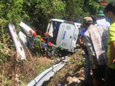 Liên tiếp xảy ra tai nạn giao thông xe khách nghiêm trọng: Lỗ hổng quản lý, sử dụng lái xe - Ảnh 1.