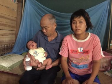 Thương bé trai ra đời từ người mẹ điên khóc ngằn ngặt thèm những giọt sữa - 5