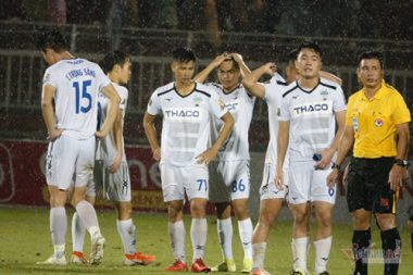 V-League đảo chiều, vì sao bầu Đức chưa phất cờ?