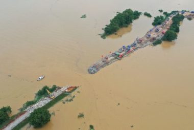 Lũ mới ập đến sông dài nhất Trung Quốc, đập Tam Hiệp oằn mình đối phó - 2