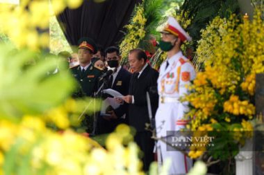 Nguyên Tổng Bí thư Lê Khả Phiêu về nơi an nghỉ cuối cùng - Ảnh 5.