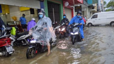 Miền Trung mưa lớn kèm sấm chớp, đường Đà Nẵng ngập, Huế đã có thiệt hại - Ảnh 3.