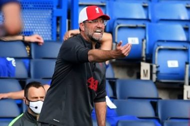 Klopp tức giận cầu thủ Liverpool ăn mừng Chelsea bị thẻ đỏ