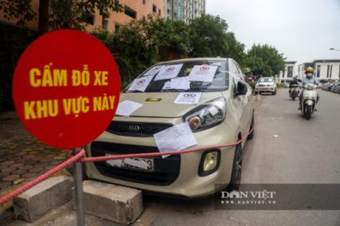 Hà Nội: Hàng loạt ô tô bất ngờ bị dán kín giấy, phủ đầy keo sau 1 đêm - Ảnh 2.