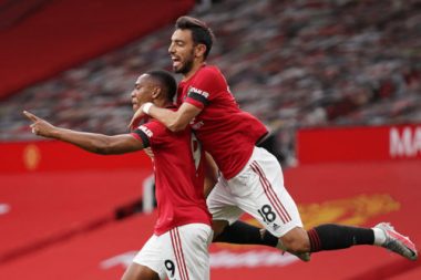 MU 'săn' 3 điểm: Bay cao lên, Martial!