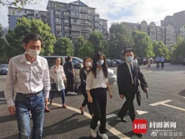 Khán giả bất bình với mức án kẻ đã khiến cho mẹ Đàm Tùng Vận tử vong khi cô đang đóng &quot;Lấy danh nghĩa người - Ảnh 2.