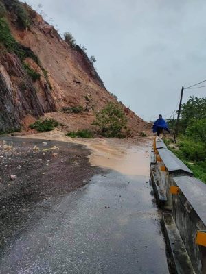 Nghệ An: Mưa trắng đêm, nhà dân ngập tới nóc, đường thành sông   - Ảnh 2.