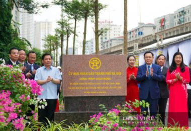 Tân chủ tịch Hà Nội cùng bộ trưởng Nguyễn Văn Thể dự lễ thông xe qua hồ Linh Đàm - Ảnh 3.