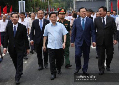 Tân chủ tịch Hà Nội cùng bộ trưởng Nguyễn Văn Thể dự lễ thông xe qua hồ Linh Đàm - Ảnh 4.