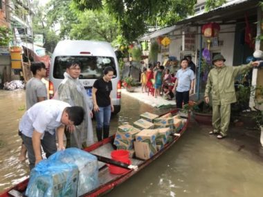 Hai đại học lùi thời gian nhập học vì mưa lũ