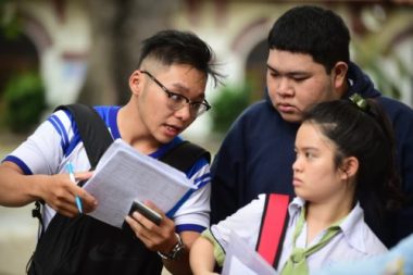 Điểm chuẩn đại học 'bùng nổ', nhiều thí sinh rơi vào thế bí