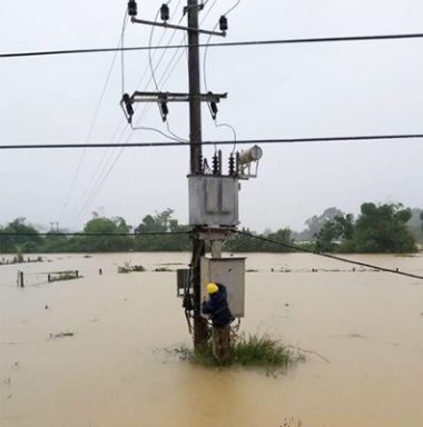 Tiền điện tăng hàng chục lần, gia đình nông dân chật vật tìm cách trả