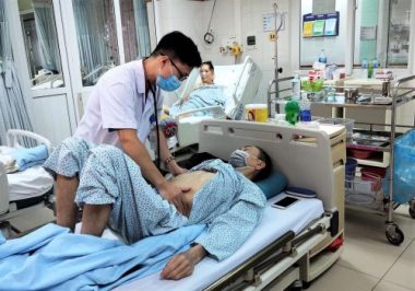 Người đàn ông nguy kịch sau khi vô tình uống thuốc nam có chứa chất cấm