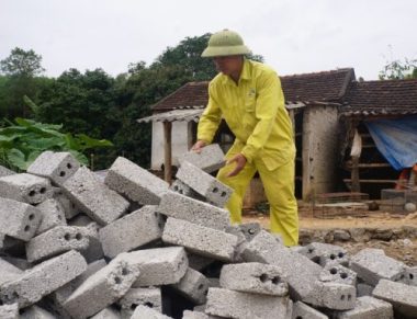 Chàng trai nghèo gác ước mơ, làm thuê nuôi em ăn học không may gặp nạn - 5