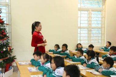 Giáo viên ít ngồi ghế, học sinh đọc thông viết thạo sau một học kỳ